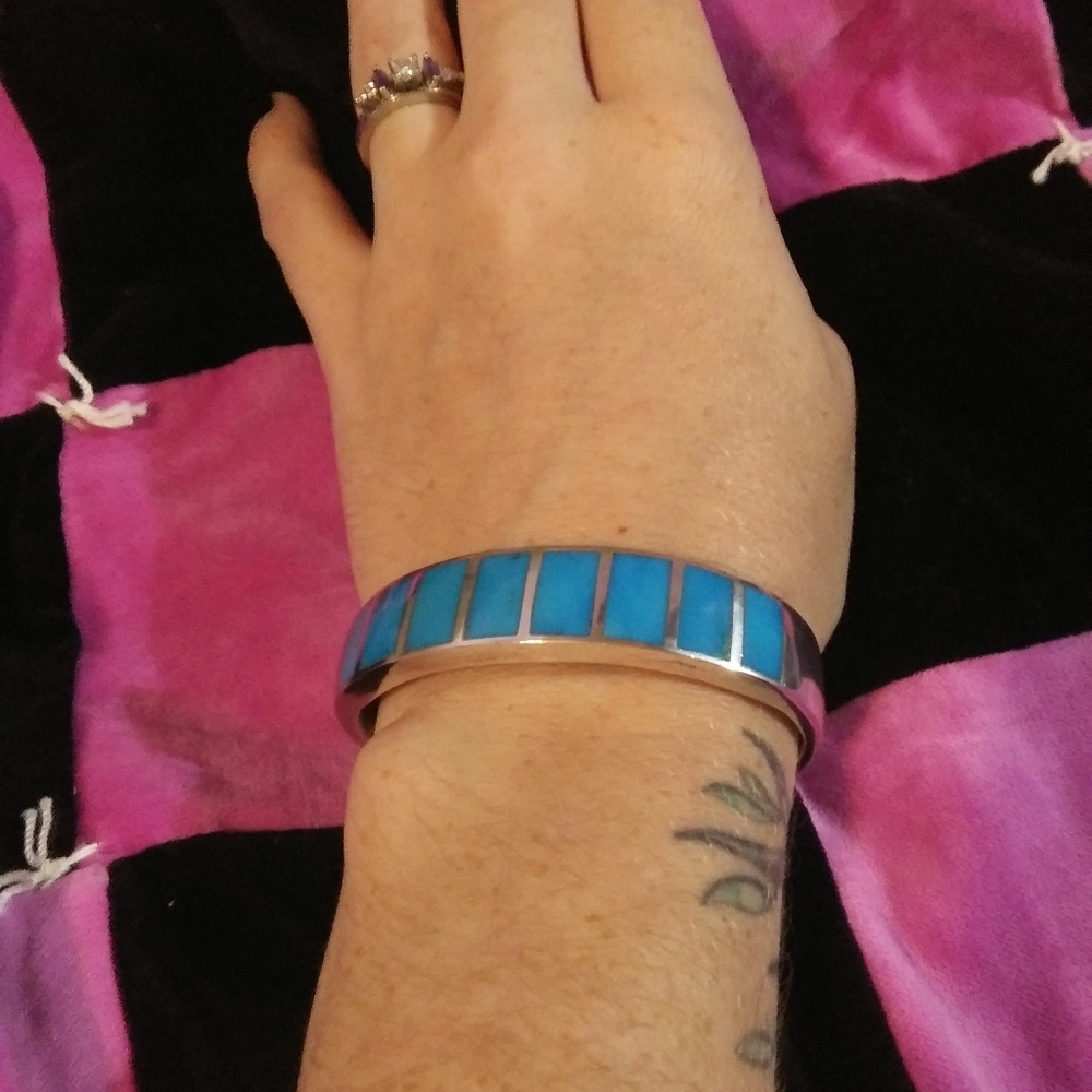 Vintage Heavy Sterling and Turquoise bangle - Picture 4 of 7
